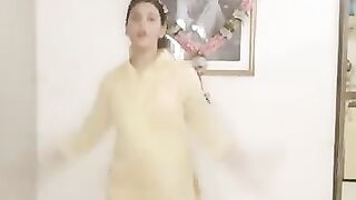 Meri Dhaie Hath Dhameli #youtube #short #trending #dance #viral_shorts #mrsmehta