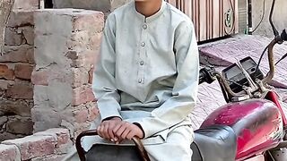 Kolfi khaan non bara Dil kar rya ay