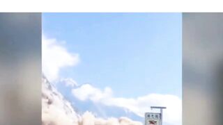 Taiwan earthquake_ Buildings damaged, tsunami warning issued