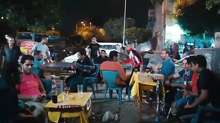بوس الواو يا واد عشان بتوجع--صرريخ ضحك مع تتح لما دخل المول واتعرض لهجوم عصابي