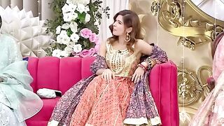 Yeh Sawal Mujhse Na Poochein... #imanali #shorts #sonyahussyn.