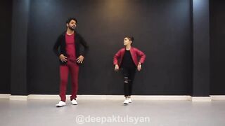 haye ladki aankh maarey