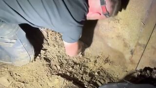 Wir GRABEN uns in einen BUNKER