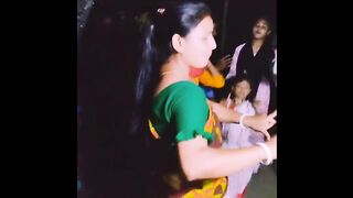 বিয়ে বাড়িতে অসাধারণ নৃত্য