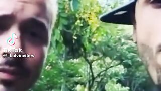 Niky jan mostrando la casa j Balvin