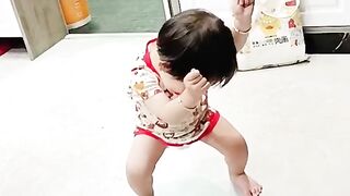 Kid dance with Music ????????
