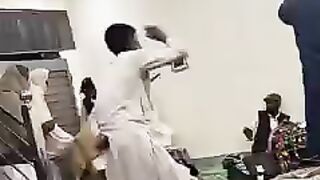 لڑکا نشے میں فل ٹن ہو گیا ڈھول والے کے جن نکال دیے
