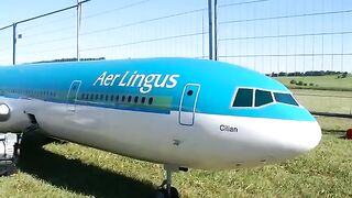 INCREDIBLE !! 2 HUGE RC MD-11 PASSENGER SCALE MODEL TURBINE JET AIRLINER SYNCRO FLIGHT DEMONSTRATION