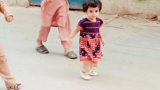 Aaj bahir ghoomne niklay