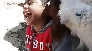 طفل والخروف