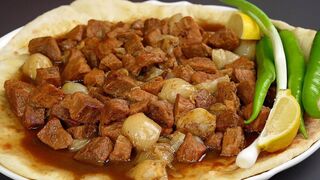 Traditional meat and onion recipe with easy homemade bread