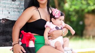 Mendigo quería proteger a este bebé recién nacido, por que su madre se lo entregó por esta razón