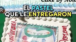 Pide pastel de dinosaurio y le entregaron esto