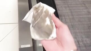 Limpando a escada rolante