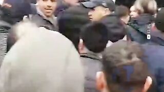 В ЕКАТЕРИНИНБУРГ  ЕМИГРАНТИТЕ ПОЛУЧАВАТ ВОЕННИ ИЗВЕСТИЯ