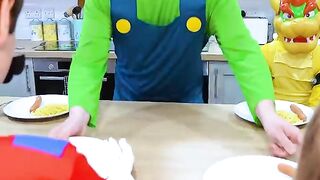 Mario taught the greedy Luigi a lesson #shorts #funny #supermario