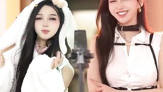 Two Japanese girls singing #tiktok