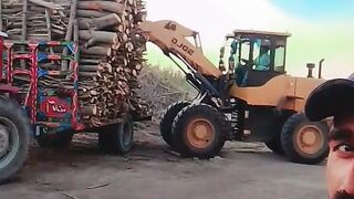 Loader na kis tarah trali ko Khali Kiya