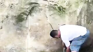 Cut off the rock with a sharp saw blade