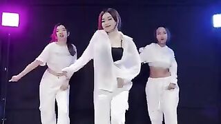 TIKTOK-TREND-Ashley-Look-At-Me-bobodanc_
