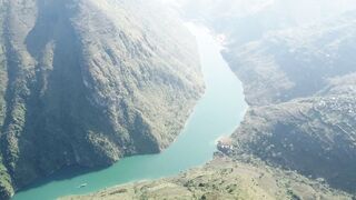 "Wild Escapes: Exploring Nature's Wonders"