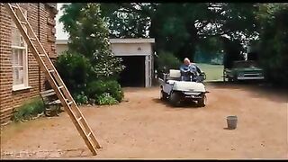 বাজি ধরতে পারি যে হাসতে পারে না.....