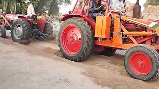 Tractor_Tochain_Mukabla_In_Pakistan___Belarus_510_vs_Massey_Ferguson_350 power test