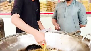 Pakore kisko pasand hai-???? roze kese ja rahe hain-❤️ Salman Noman #shorts #viral #trending #youtube
