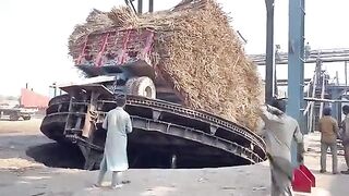Fiat_640___Hydraulic_Unloading_System_Of_Sugarcane_Load_Trailer