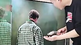 Funny_Shower_????Essayez_not_to_laugh__#funny__#comedy_#memes(240p).