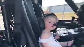 الرضيع وركوب الطاءرة