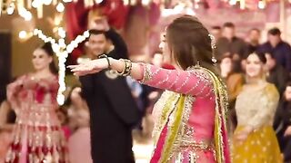 Beautiful Pakistani dance