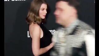 Julia Fox dazzles in black at the Uncut Gems premiere in LA