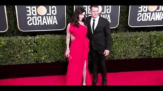 Lauren Graham Peter Krause lock arms 2020 Golden Globes