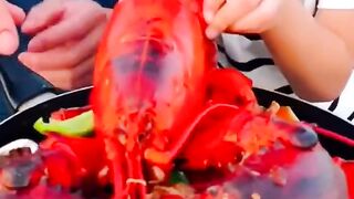 Chinese kid is not scared of eating a giant Lobster