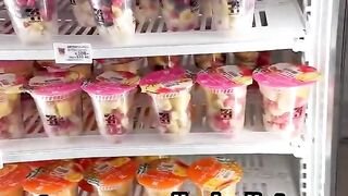 Smoothie-making robot at 7 Eleven in Japan