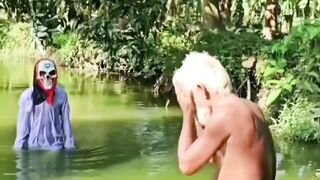 Try not to laugh Be careful when bathing in the river alone