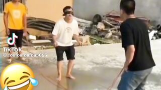 اضحك من قلبك