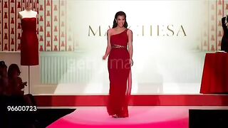 Super Model Kim Kardashian Catwalk Red dress