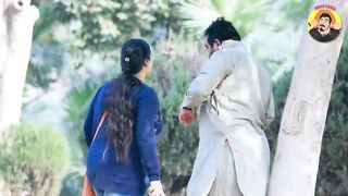 Ayse Na Dekho Best Prank _ @Velle Loog Khan Ali _ @Sahara Ban Khan Ali