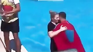 يموت ضحك