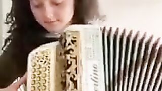 Mariana Alves playing the accordion a lot, great artist.