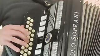 See and appreciate this Paolo Soprani concertina as he plays on Filipe Gachineiro's songs.