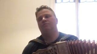 The modinha is magnificently well played by Luís Pires
