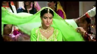 Mehndi laga ke rakhna Dilwale Dulhania Le Jyeinge_kajol and Srk