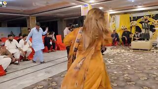 Pashto_song_khalak_rata_waye_shahsawar_,_Urwa_Khan_Dance_Performance_2023(360p).