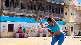 telanted girl