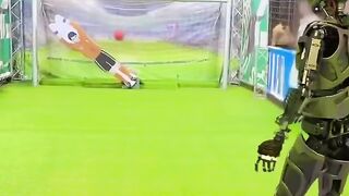 اقو  تحدي بين الرجل الالي والرجل العادي  الي. بيقدريسدات اهدف على روبوت