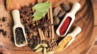 Masakan Vietnam dengan lima bumbu