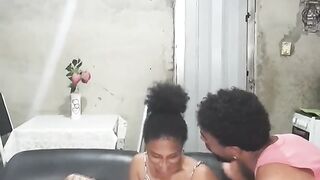 Tentando quebrar o gelo que ela deu